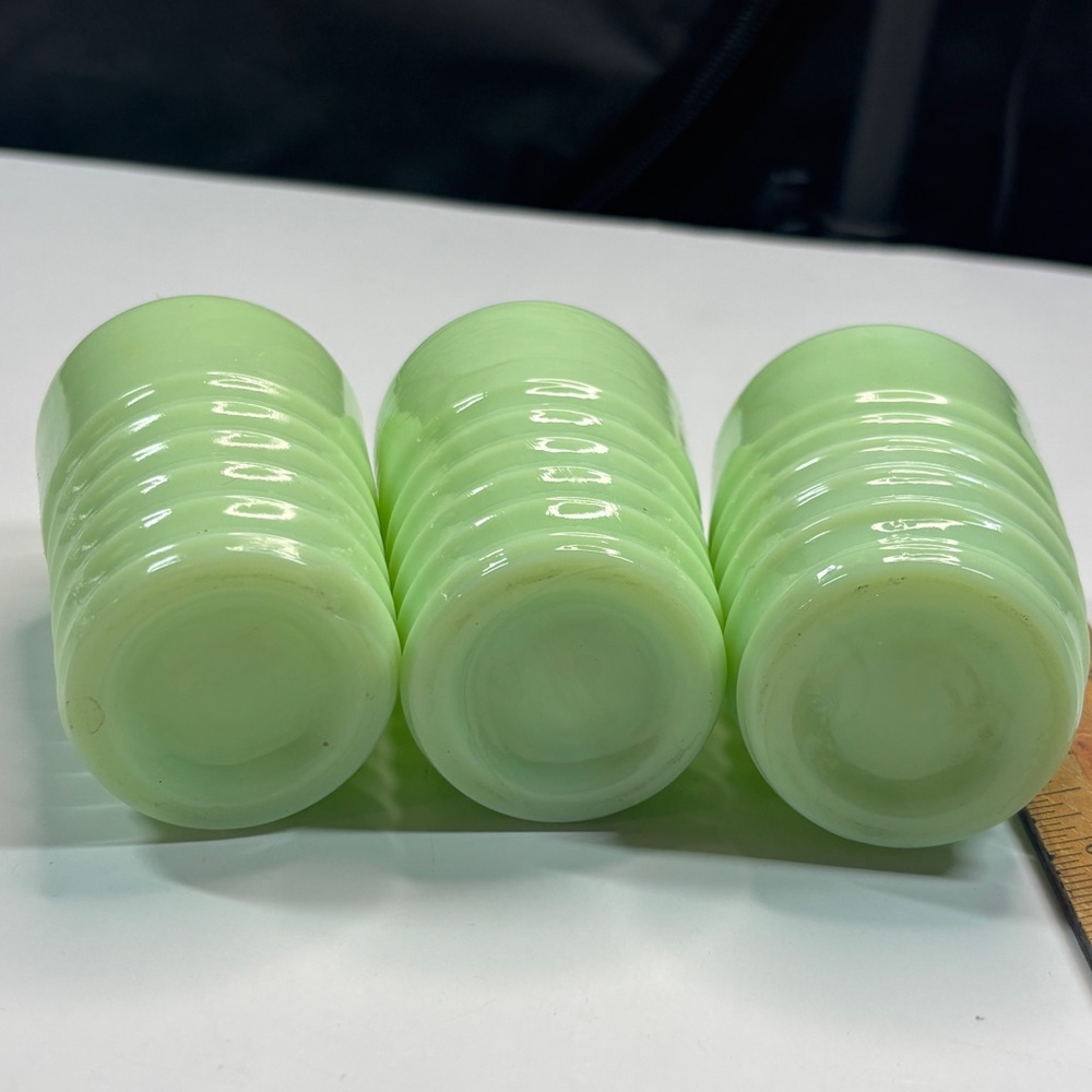 Vintage Jadeite Beehive Ribbed Shakers Uranium glows read - Picture 3 of 11